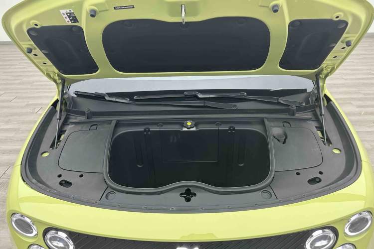 Used firefly 2025 Free Edition Engine Bay