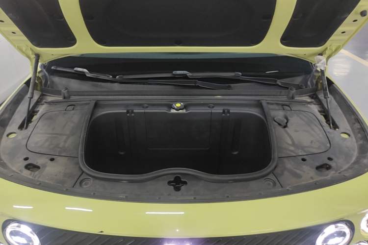 Used firefly 2025 Illuminated Edition Engine Bay