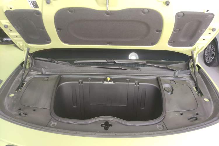 Used firefly 2025 Illuminated Edition Engine Bay