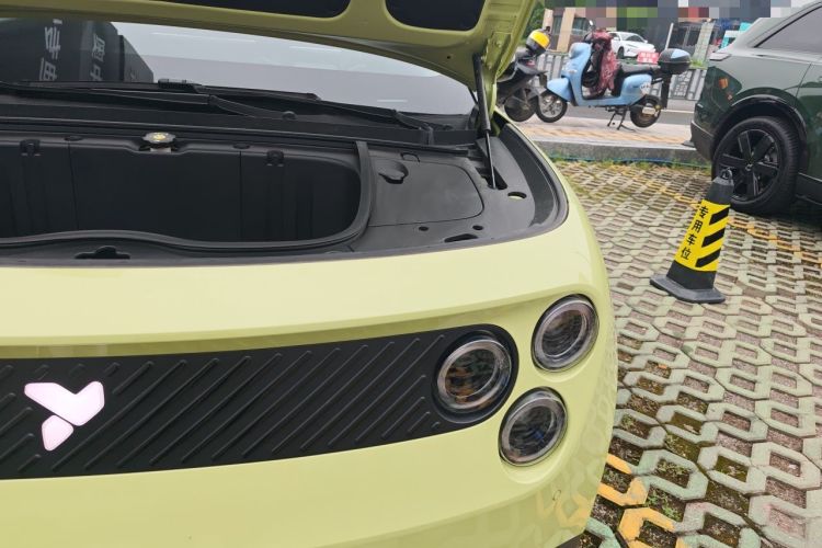 Used firefly 2025 Illuminated Edition Engine Bay Left