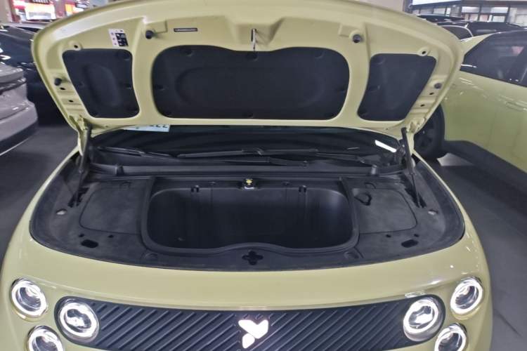Used firefly 2025 Free Edition Engine Bay