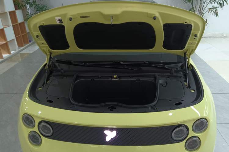 Used firefly 2025 Free Edition Engine Bay