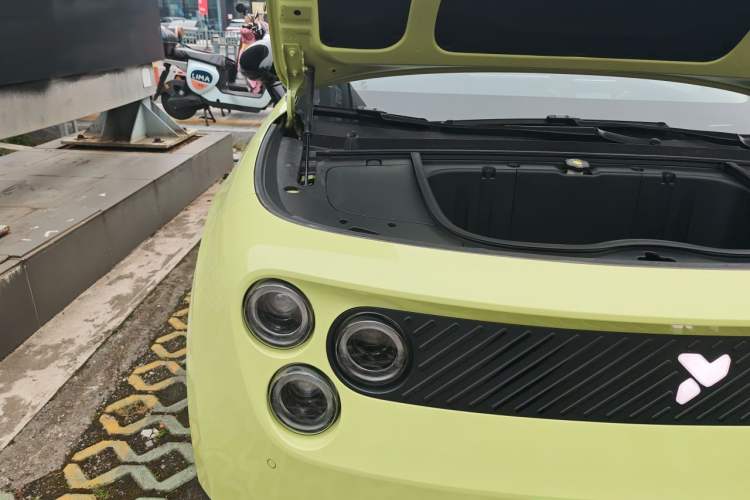 Used firefly 2025 Illuminated Edition Engine Bay Right