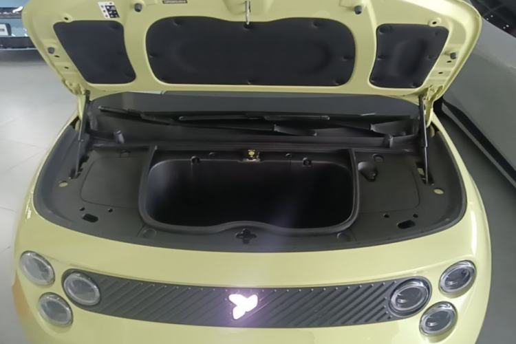 Used firefly 2025 Illuminated Edition Engine Bay