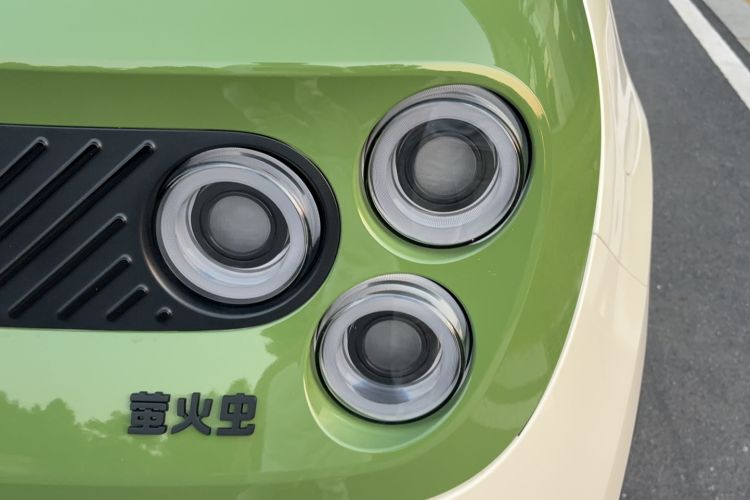 Used firefly 2025 Illuminated Edition Exterior 1