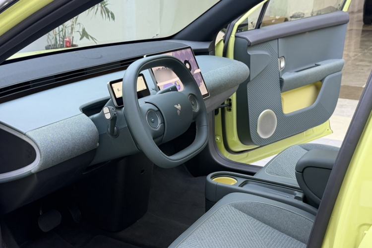Used firefly 2025 Free Edition Interior 8