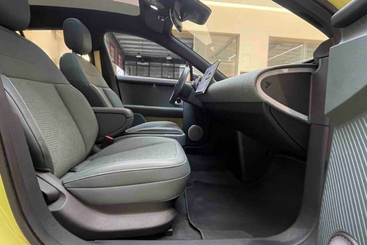 Used firefly 2025 Free Edition Interior 9