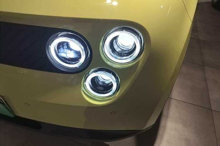 Used firefly 2025 Free Edition Left Front Headlight