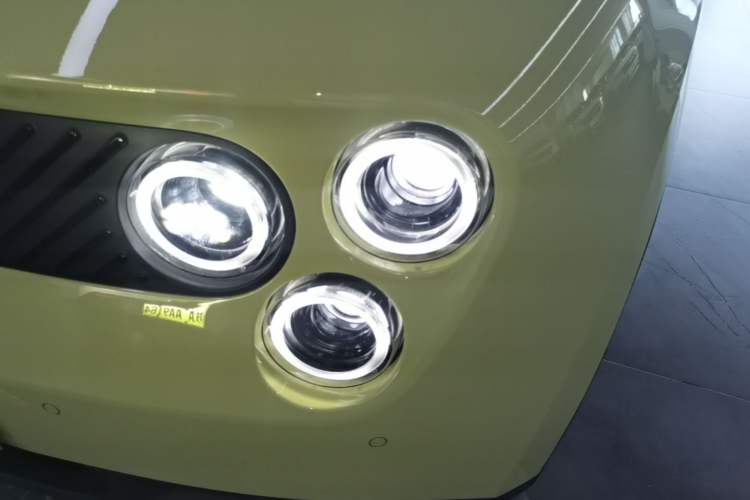 Used firefly 2025 Illuminated Edition Left Front Headlight