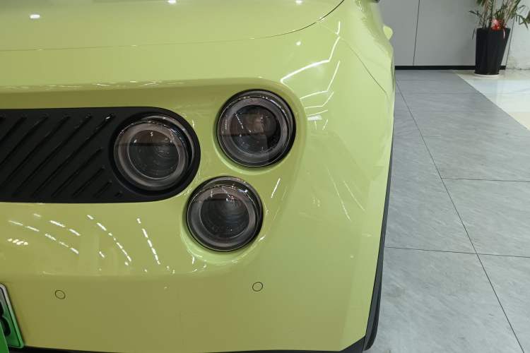 Used firefly 2025 Free Edition Left Front Headlight