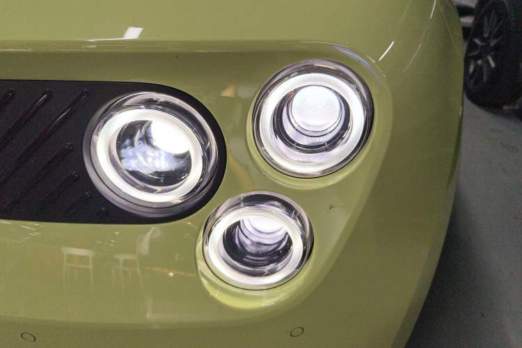 Used firefly 2025 Free Edition Left Front Headlight