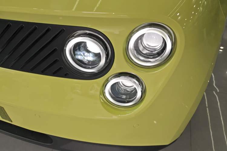 Used firefly 2025 Free Edition Left Front Headlight
