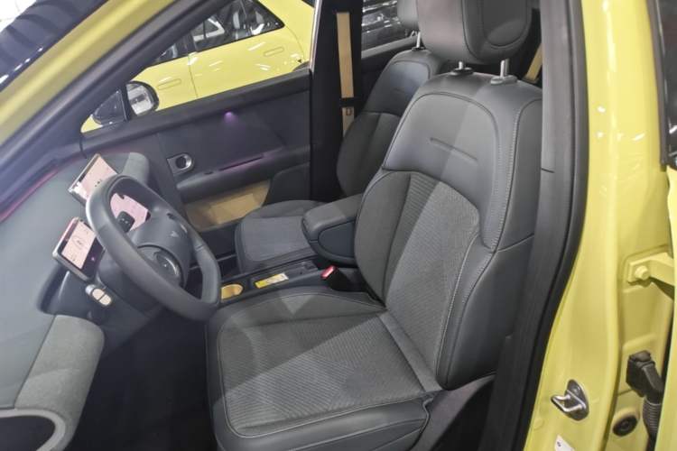 Used firefly 2025 Free Edition Left Front Seat