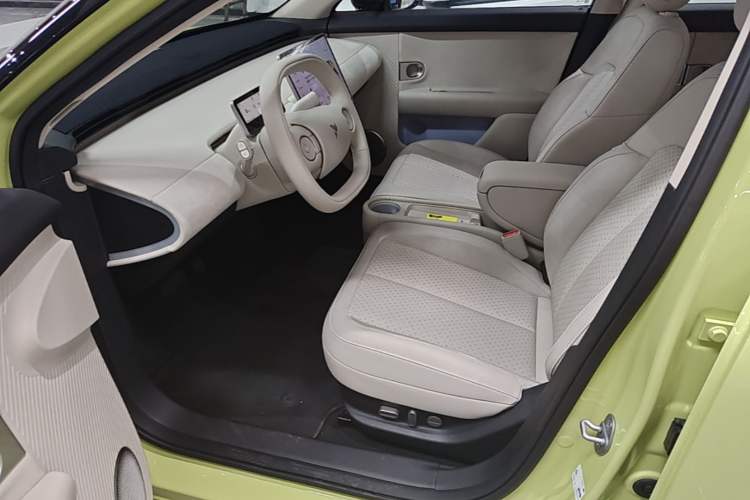 Used firefly 2025 Illuminated Edition Left Front Seat