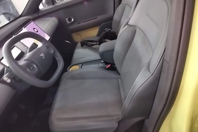 Used firefly 2025 Free Edition Left Front Seat