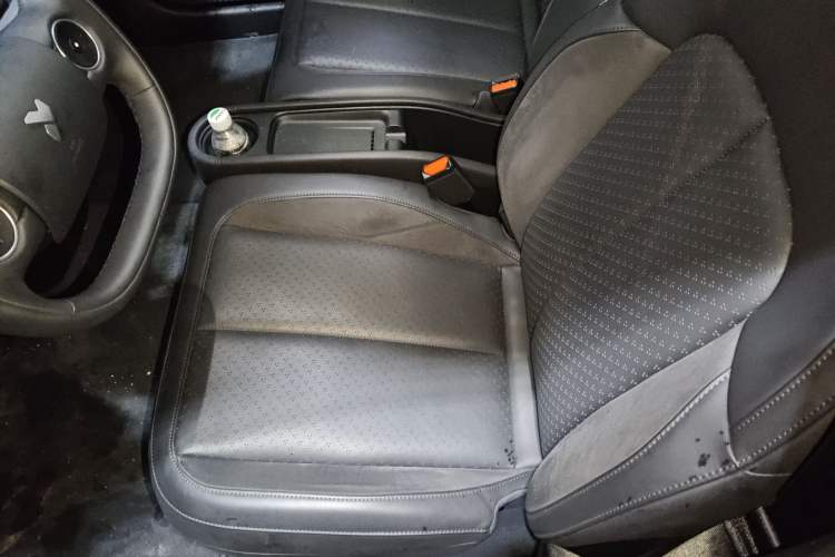 Used firefly 2025 Illuminated Edition Left Front Seat