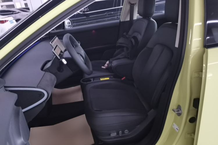 Used firefly 2025 Illuminated Edition Left Front Seat