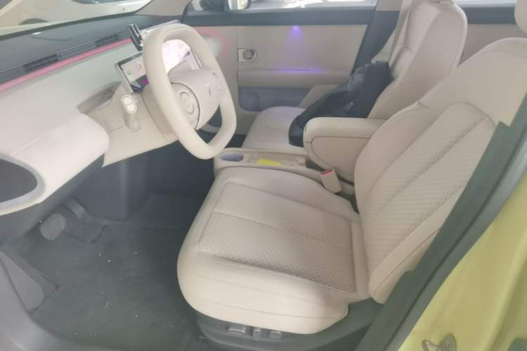 Used firefly 2025 Illuminated Edition Left Front Seat