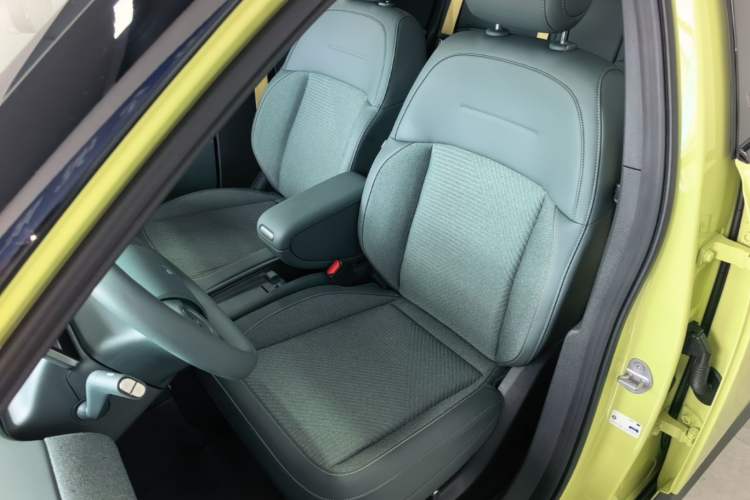 Used firefly 2025 Free Edition Left Front Seat