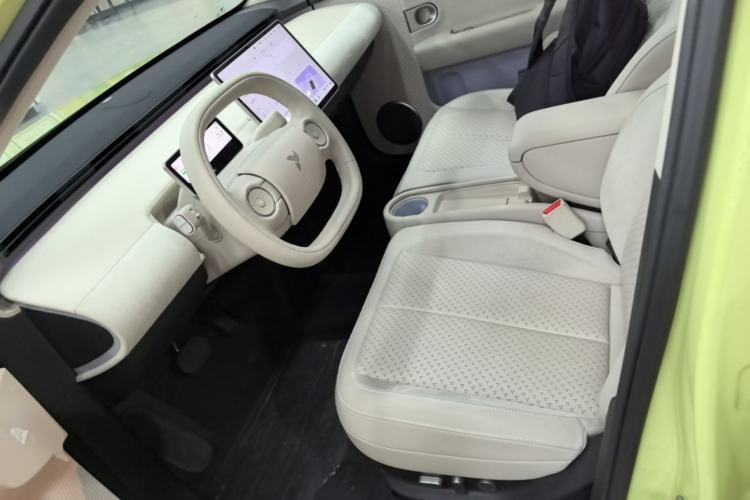Used firefly 2025 Illuminated Edition Left Front Seat