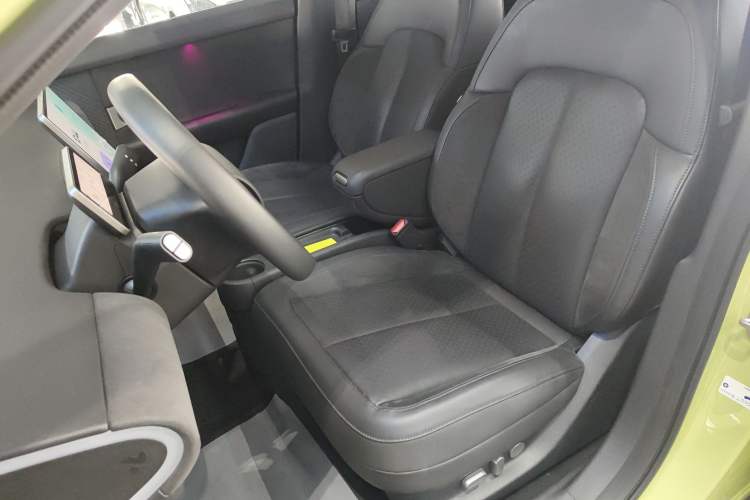 Used firefly 2025 Illuminated Edition Left Front Seat