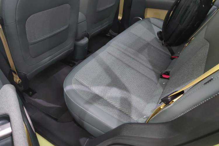 Used firefly 2025 Free Edition Left Rear Seat