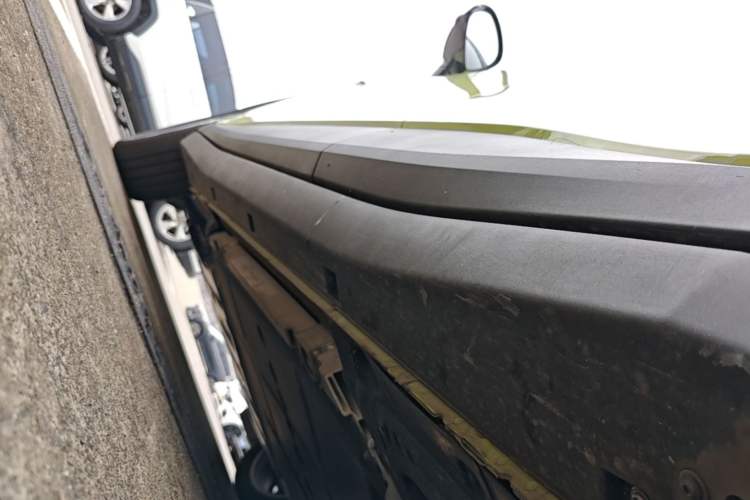 Used firefly 2025 Illuminated Edition Left Side Sill