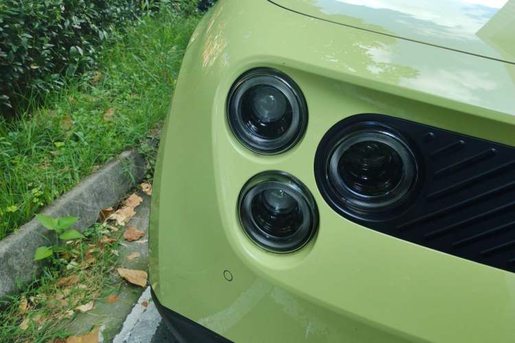 Used firefly 2025 Free Edition Right Front Headlight