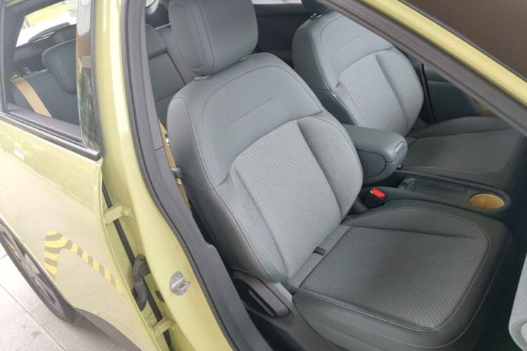 Used firefly 2025 Free Edition Right Front Seat