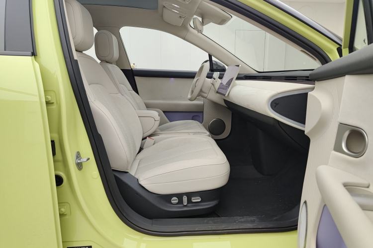 Used firefly 2025 Illuminated Edition Right Front Seat
