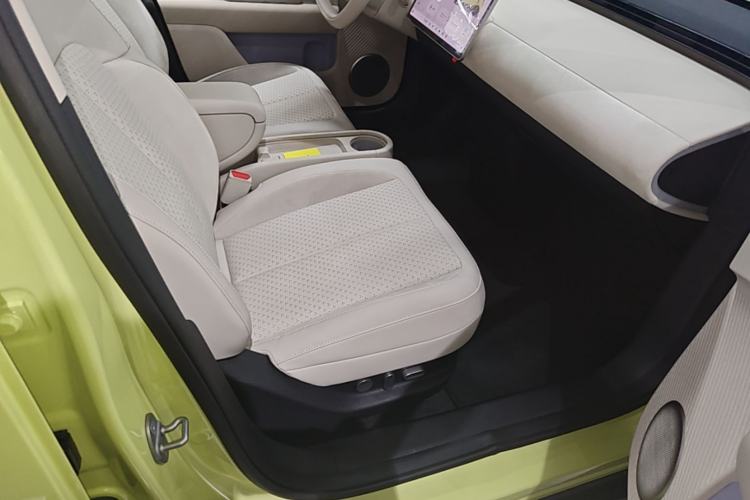 Used firefly 2025 Illuminated Edition Right Front Seat