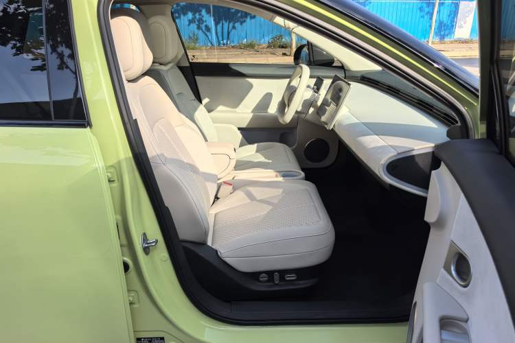 Used firefly 2025 Illuminated Edition Right Front Seat