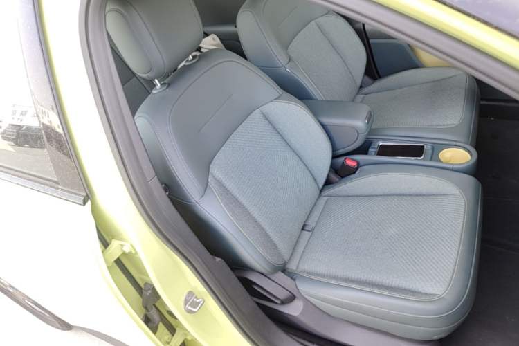 Used firefly 2025 Free Edition Right Front Seat