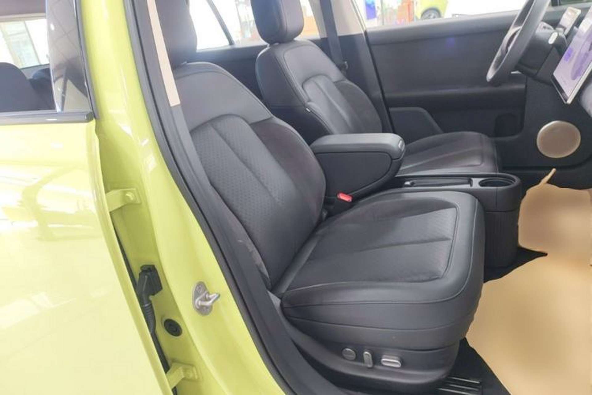 Used firefly 2025 Illuminated Edition Right Front Seat
