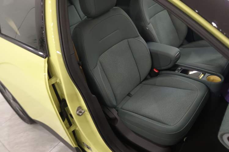 Used firefly 2025 Free Edition Right Front Seat