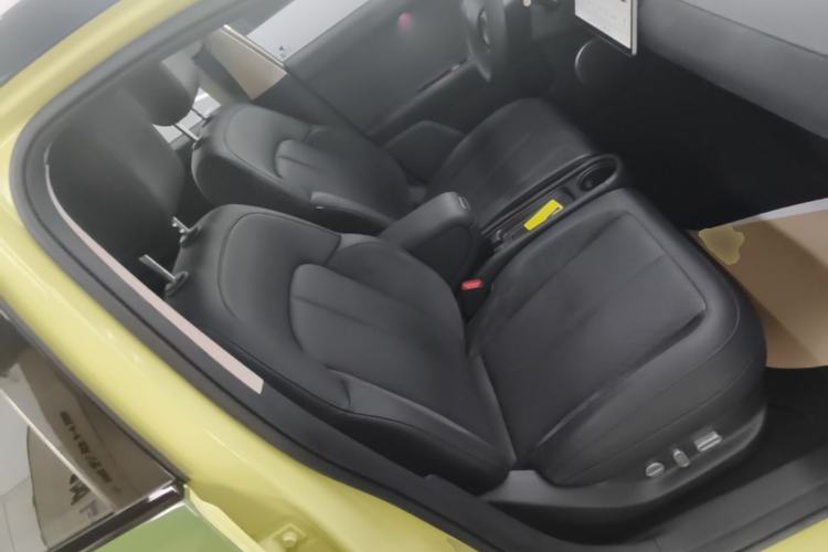 Used firefly 2025 Illuminated Edition Right Front Seat