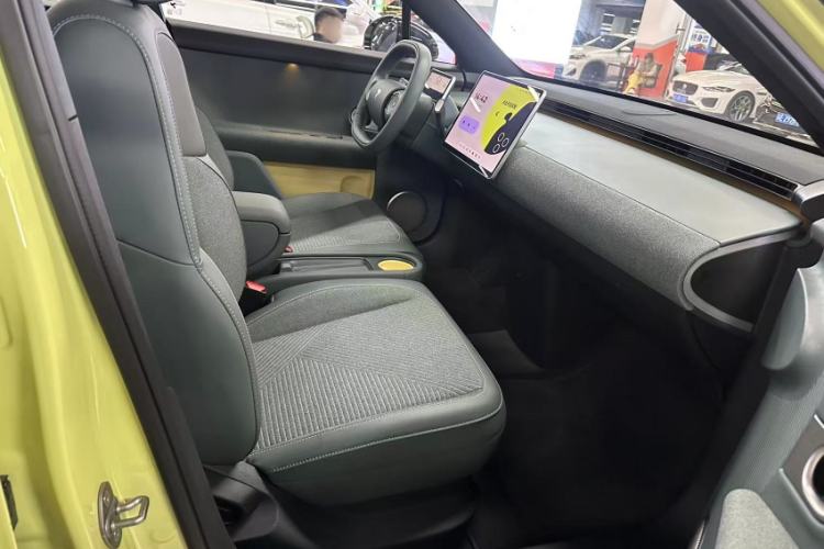 Used firefly 2025 Free Edition Right Front Seat