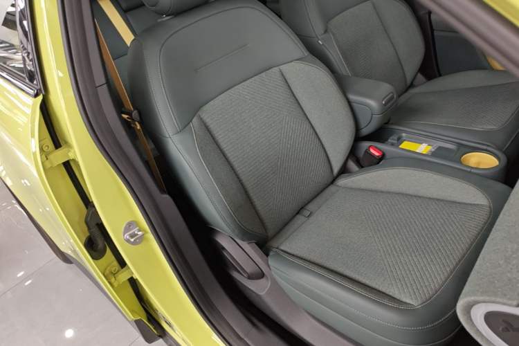 Used firefly 2025 Free Edition Right Front Seat