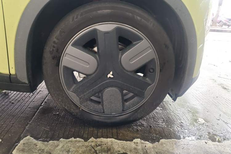 Used firefly 2025 Illuminated Edition Right Front Wheel Hub