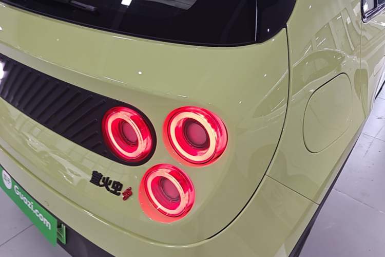 Used firefly 2025 Illuminated Edition Right Rear Taillight