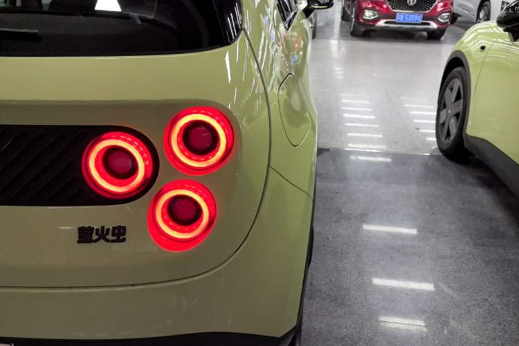 Used firefly 2025 Illuminated Edition Right Rear Taillight