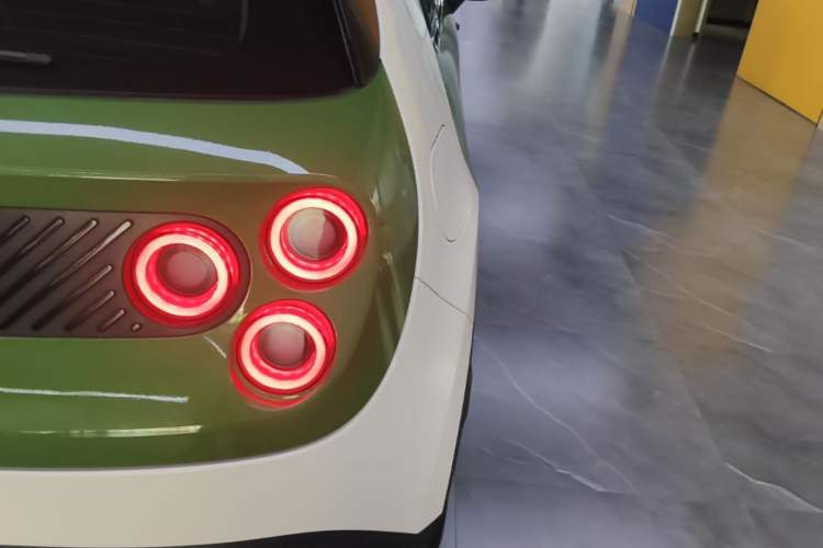 Used firefly 2025 Illuminated Edition Right Rear Taillight