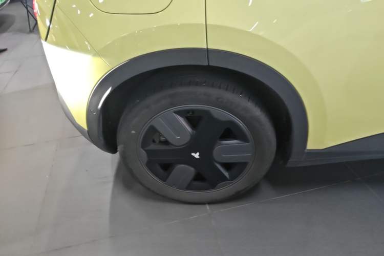 Used firefly 2025 Free Edition Right Rear Wheel Hub