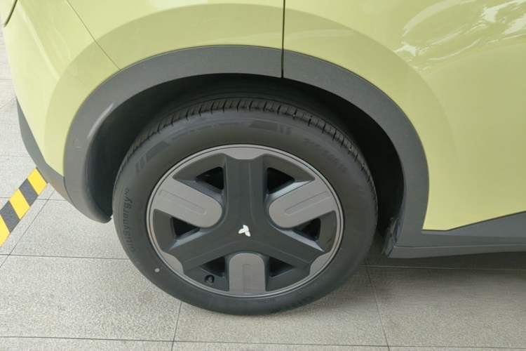 Used firefly 2025 Free Edition Right Rear Wheel Hub