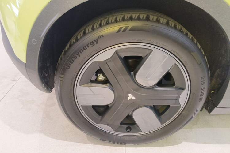 Used firefly 2025 Free Edition Right Rear Wheel Hub