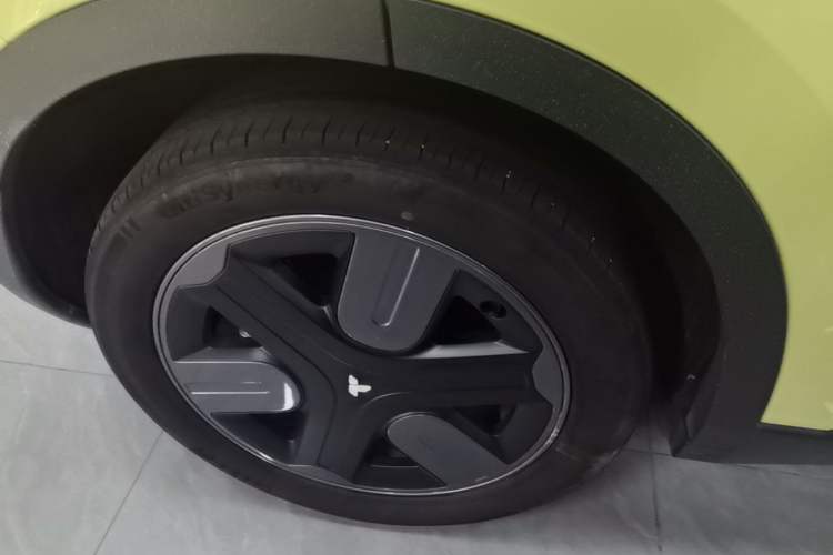 Used firefly 2025 Illuminated Edition Right Rear Wheel Hub