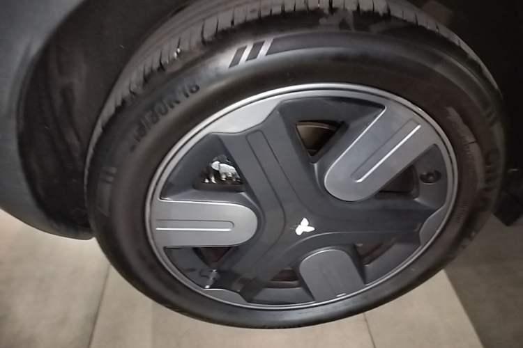 Used firefly 2025 Free Edition Right Rear Wheel Hub
