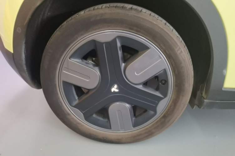 Used firefly 2025 Free Edition Right Rear Wheel Hub