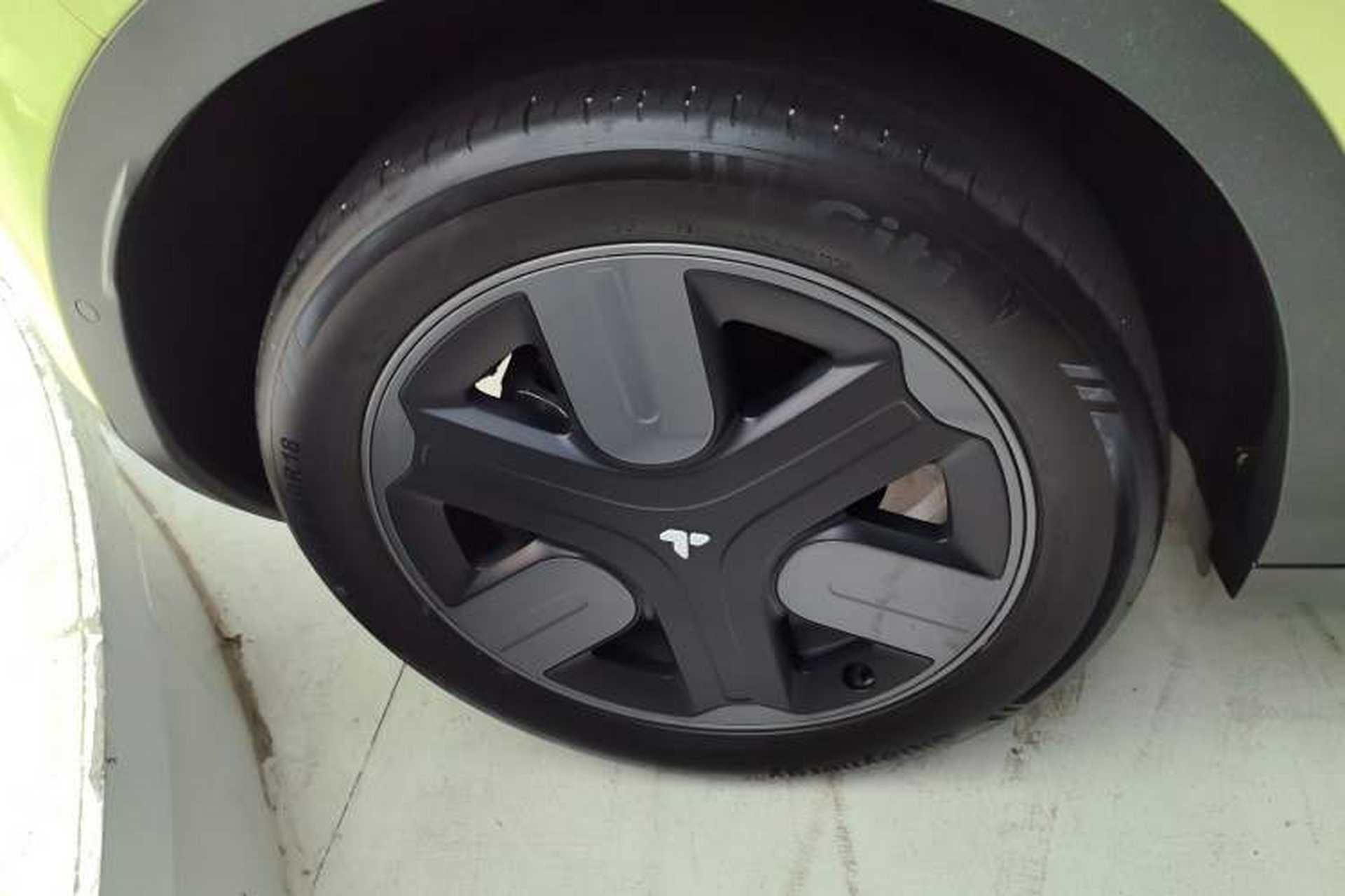 Used firefly 2025 Illuminated Edition Right Rear Wheel Hub