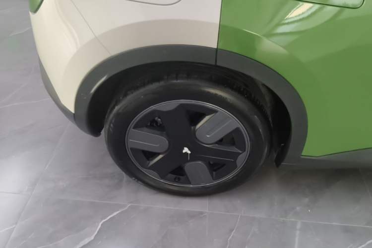 Used firefly 2025 Illuminated Edition Right Rear Wheel Hub